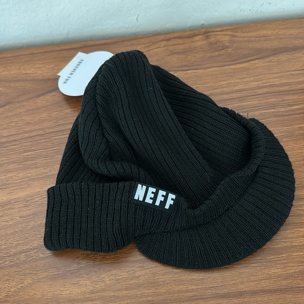 Neff billed beanie Black NWT